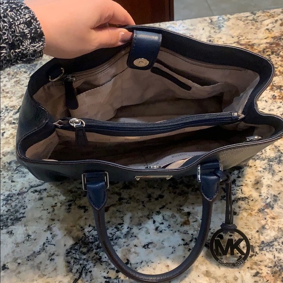 PRICE DROP! Michael Kors leather purse - Picture 4 of 8